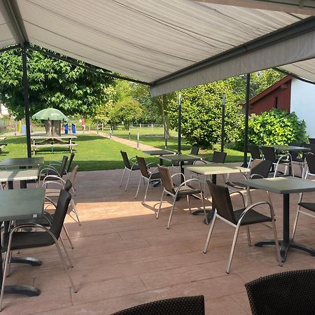 门迪酒店 Saint-Jean-le-Vieux  外观 照片
