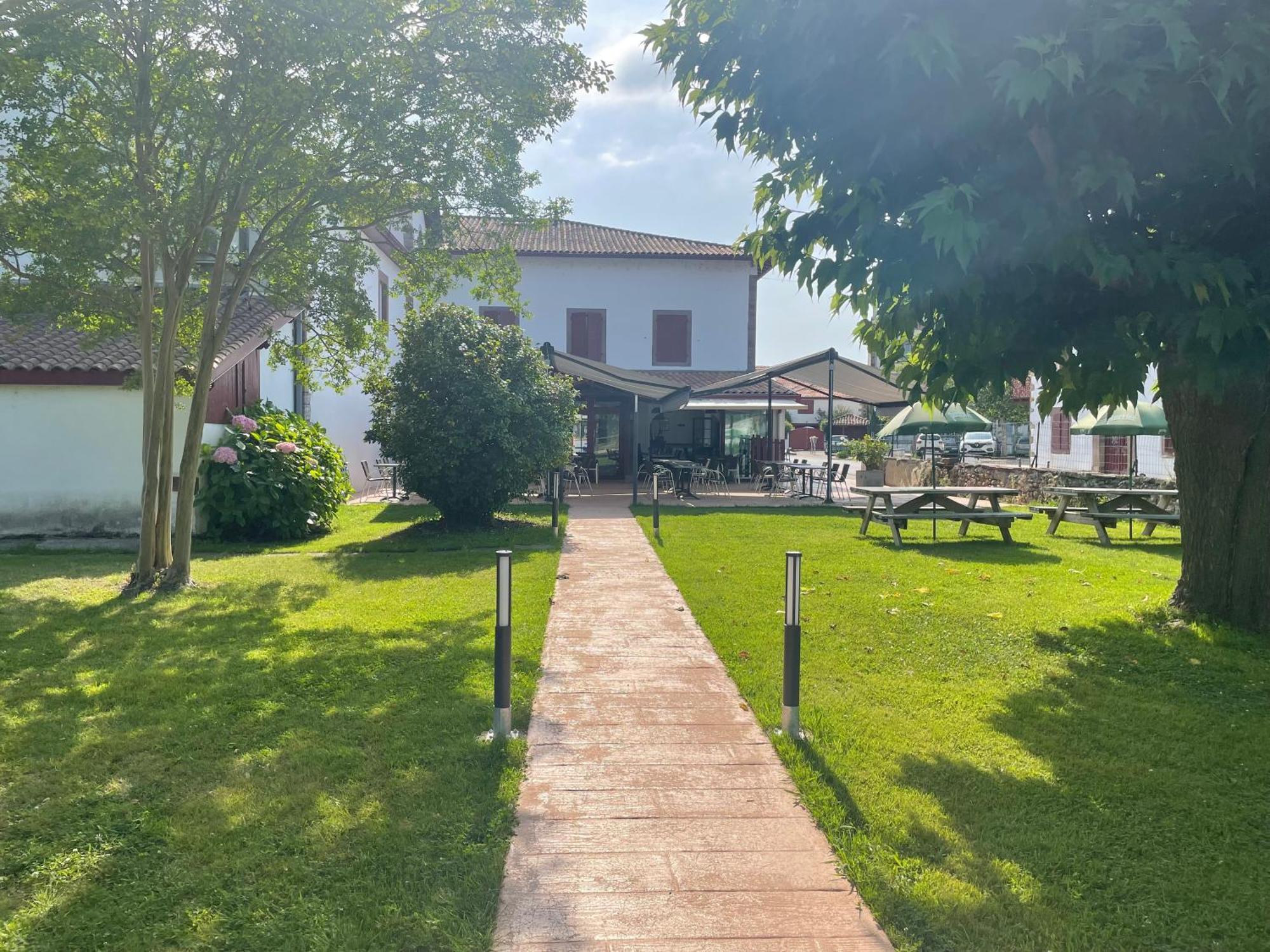 门迪酒店 Saint-Jean-le-Vieux  外观 照片